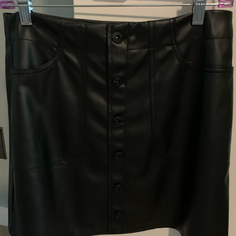 Jessica Simpson skirt. Black NWT